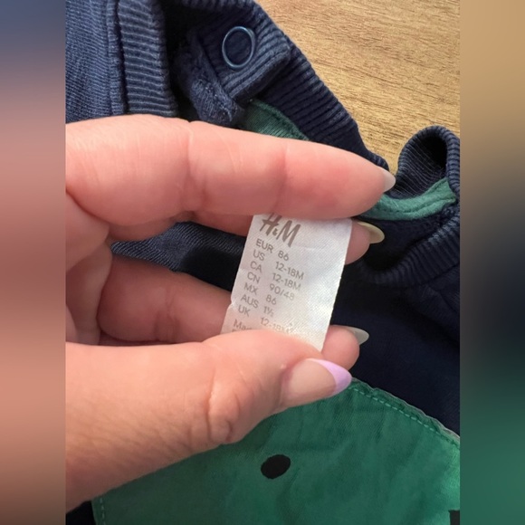 💚✨H&M baby boy sweatshirt✨💚‎ - Picture 3 of 3